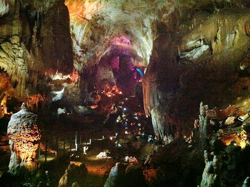 Казахская пещера картинка